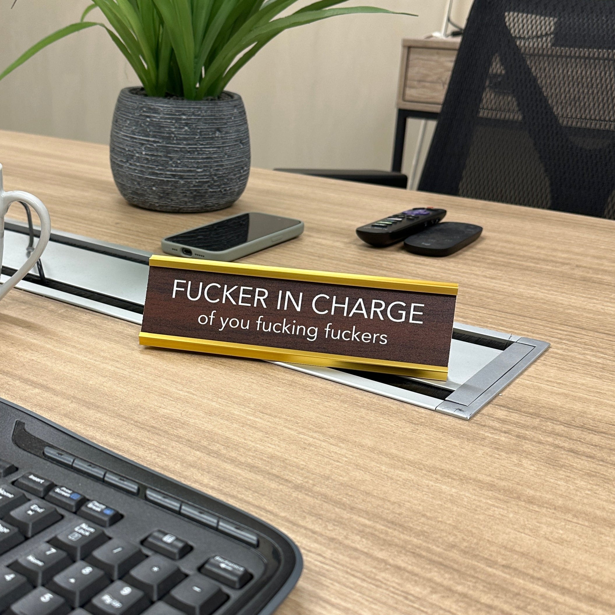 aahs!! Engraving Fucker in Charge Novelty Nameplate Style Desk Sign (Brown)