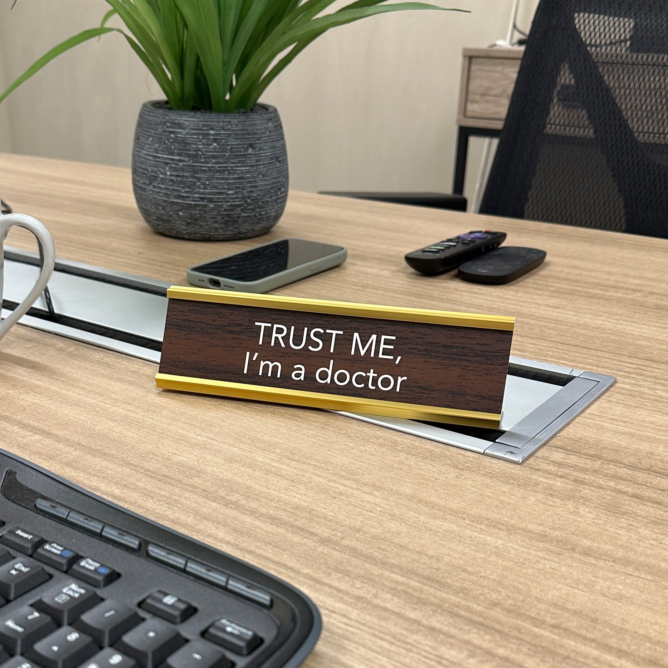 LEMONSODA World’s Best Funny Desk Plates (Trust Doctor)